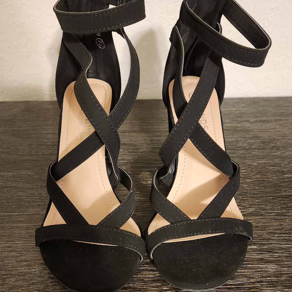 Elegant Black Stiletto Heels with Strappy Design